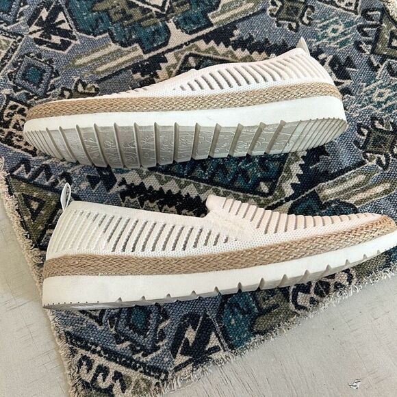 BOBS SKECHERS White Slip On Sneakers 9 - Picture 7 of 10